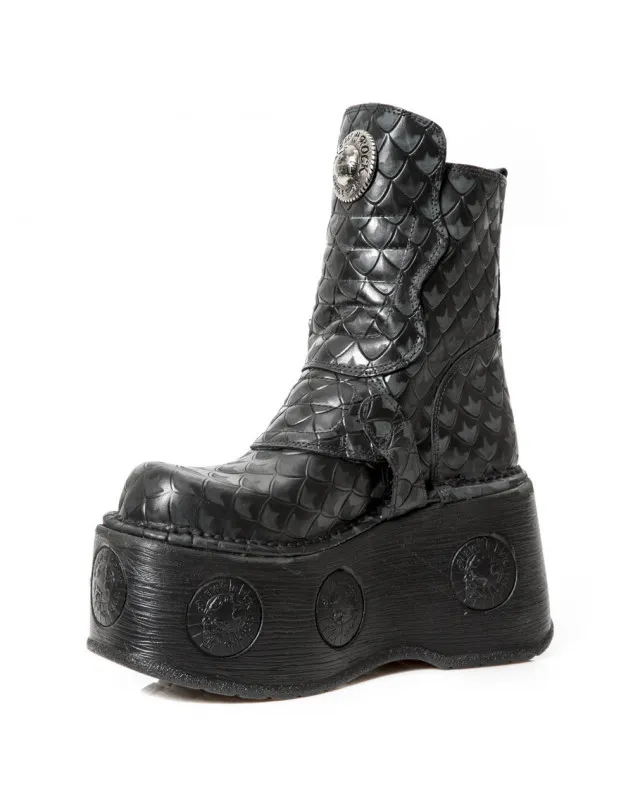 BOTAS NEGRAS DE NEWROCK DE CUERO CON TACON Y PLATAFORMA
