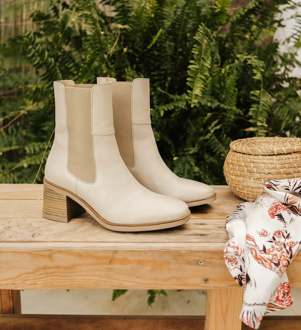 Botin Chelsea beige piel tacón
