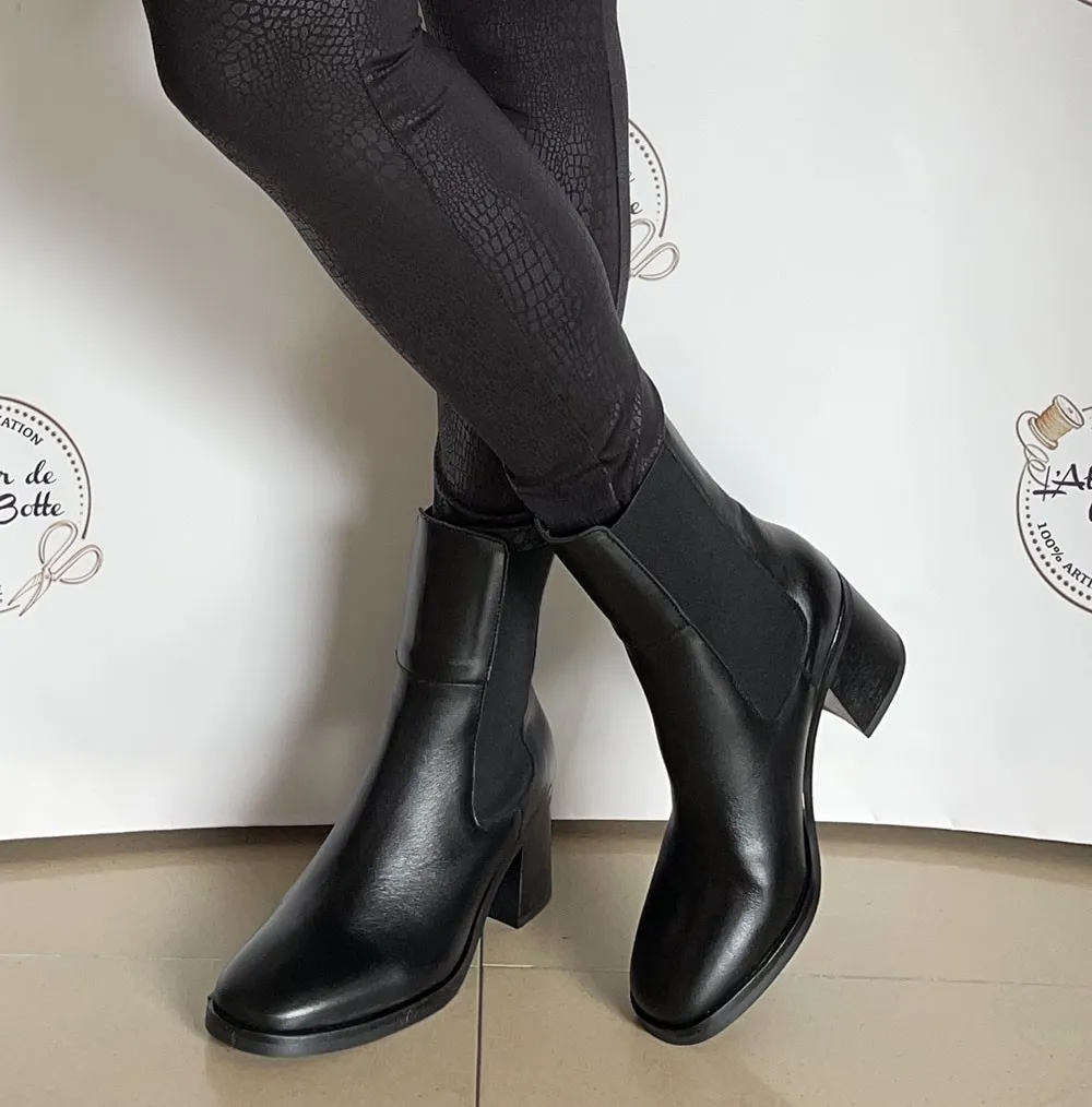 Botin Chelsea negras piel tacón
