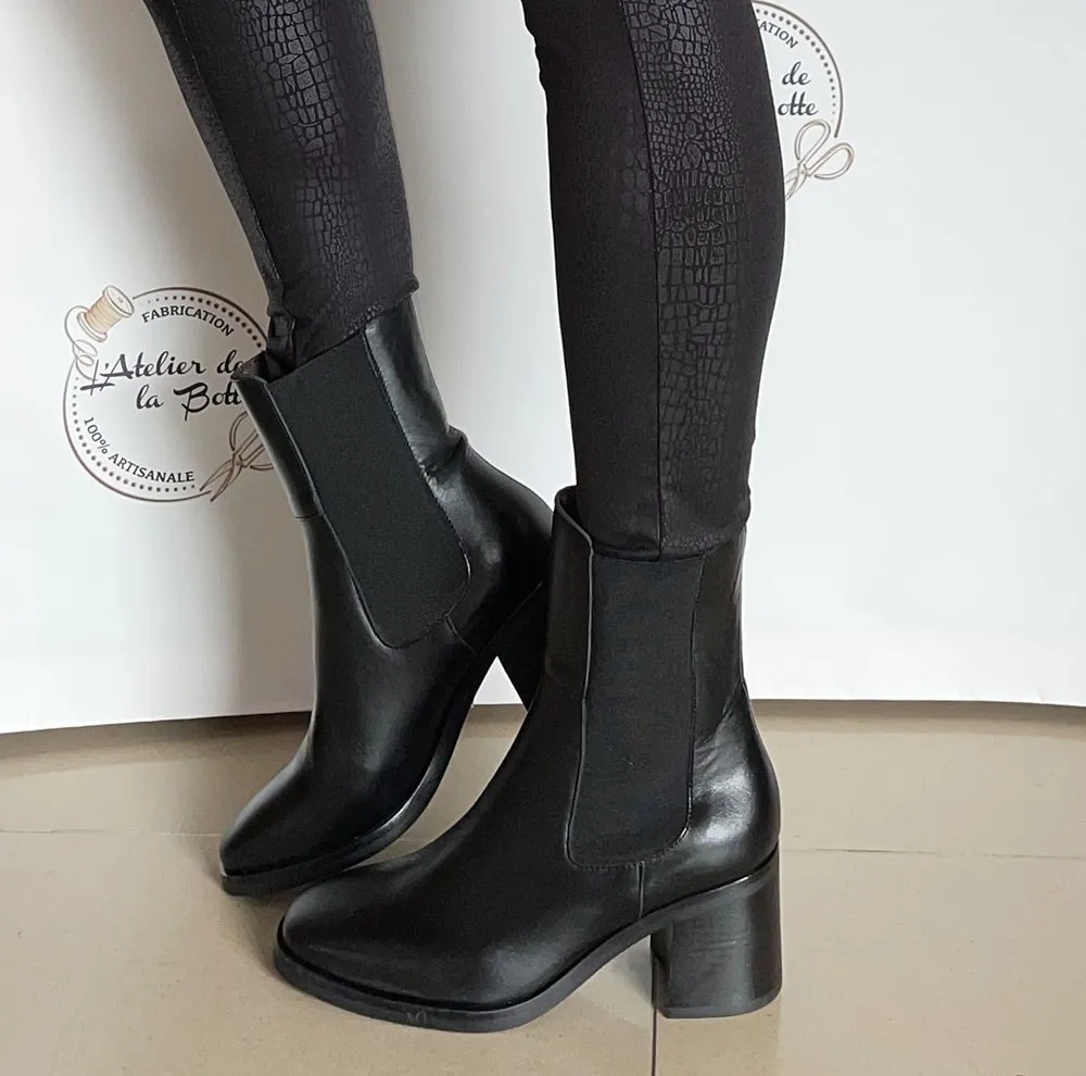 Botin Chelsea negras piel tacón
