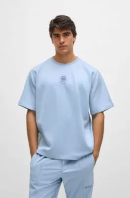 Camiseta relaxed fit con insignia de monograma doble