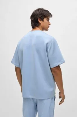 Camiseta relaxed fit con insignia de monograma doble