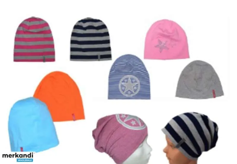 Gorros, guantes y bufanda para niños durante todo el año Productos A de unos grandes almacenes alemanes