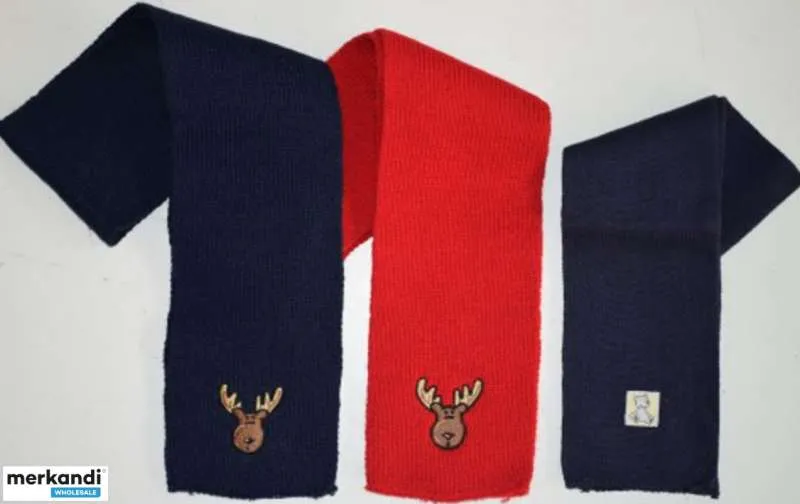 Gorros, guantes y bufanda para niños durante todo el año Productos A de unos grandes almacenes alemanes