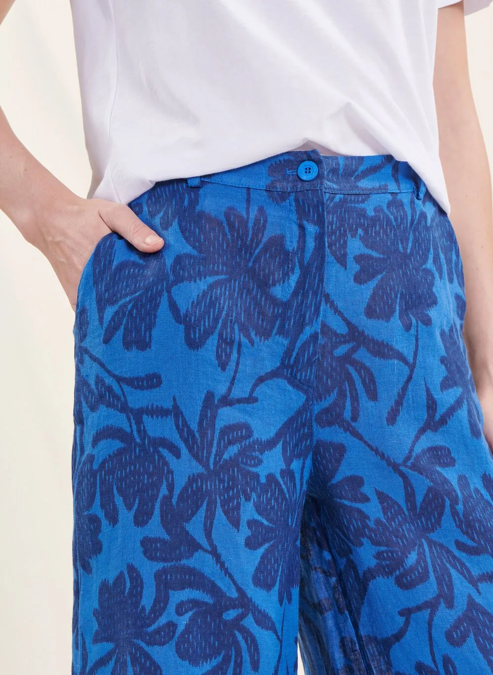 Pantalón ancho de lino estampado en azul