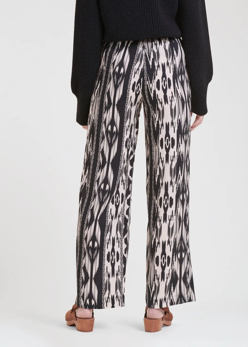Pantalón recto estampado de talle alto en negro