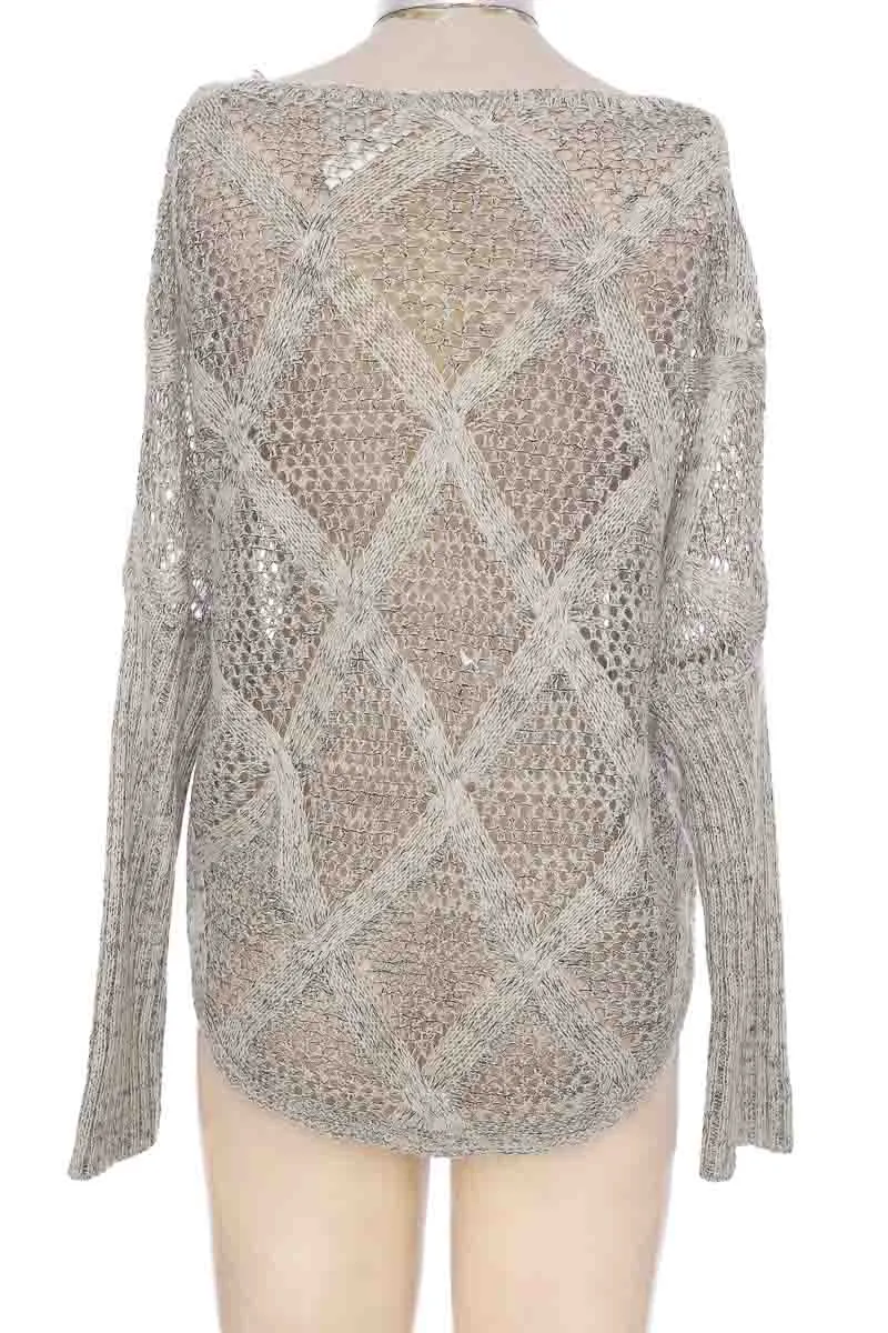 SWEATER COLOR GRIS  CLOSEANDO