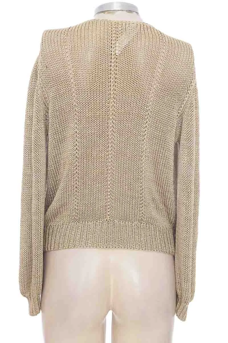 SWEATER COLOR VERDE  CLOSEANDO