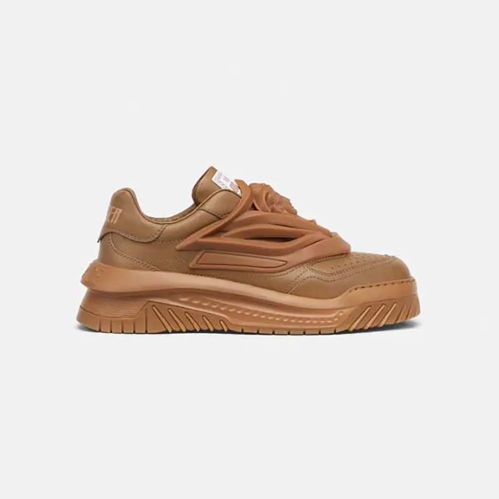 Versace Zapatillas unisex Odissea con suela de goma y puntera perforada, color marrón